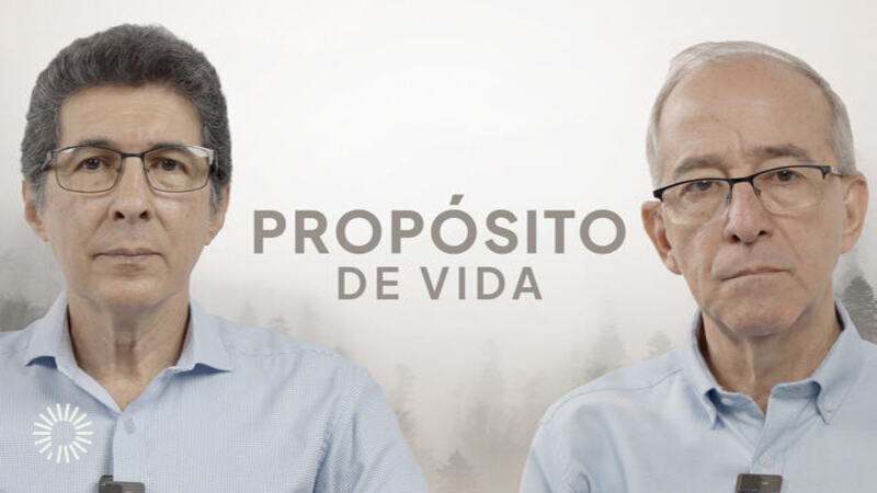 <p><big><strong>¿Estás viviendo una vida con propósito o simplemente existiendo?</strong></big></p>

<p>La mayoría de nosotros pasamos nuestros días atrapados en la rutina, saltando de una obligación a otra, sin detenernos a cuestionar si estamos realmente viviendo la vida que deseamos. ¿Pero qué pasaría si te dijera que hay un propósito único y poderoso esperando a ser descubierto dentro de ti? Un propósito que puede transformar tu vida de una existencia monótona a una aventura emocionante llena de significado.</p>

<p><big><strong>La Historia de la Mariposa Atrapada:</strong></big></p>

<p>Imagina una hermosa mariposa atrapada en un frasco de vidrio. Pasa sus días revoloteando sin rumbo, anhelando la libertad del mundo exterior. Un día, un niño curioso encuentra el frasco y, conmovido por la belleza de la mariposa, decide liberarla. La mariposa, agradecida, despliega sus alas y emprende un vuelo majestuoso hacia el cielo, experimentando la verdadera alegría de vivir su propósito.</p>

<p>¿Eres tú esa mariposa atrapada? ¿Estás viviendo una vida limitada por tus miedos y creencias? ¿O estás listo para romper el frasco y volar hacia tu máximo potencial?</p>

<p><big><strong>Preguntas Incómodas para Despertar Tu Alma:</strong></big></p>

<ul>
	<li>¿Te sientes insatisfecho con tu vida actual, pero tienes miedo de cambiar?</li>
	<li>¿Te conformas con menos de lo que mereces porque crees que no puedes tener más?</li>
	<li>¿Pasas tus días soñando con una vida diferente, pero no haces nada para lograrla?</li>
	<li>¿Estás dispuesto a desafiar tus límites y salir de tu zona de confort para descubrir tu verdadero propósito?</li>
</ul>

<p>Esta serie de videos no es para los débiles de corazón. Te llevaremos a un viaje profundo de autodescubrimiento, donde enfrentarás tus miedos más profundos y cuestionarás tus creencias más arraigadas. Pero si estás dispuesto a hacer el trabajo, te prometemos que saldrás transformado.</p>

<p><big><strong>Aprenderás a:</strong></big></p>

<ul>
	<li>Destruir las barreras mentales que te impiden vivir una vida plena.</li>
	<li>Identificar y superar tus miedos y limitaciones.</li>
	<li>Conectar con tu intuición y sabiduría interior.</li>
	<li>Desarrollar una mentalidad de crecimiento y abundancia.</li>
	<li>Crear un plan de acción audaz para manifestar tus sueños más grandes.</li>
</ul>

<p><strong><big>No te conformes con una vida mediocre. ¡Es hora de despertar tu alma y vivir con pasión y propósito!</big></strong></p>

<p><strong><big>Advertencia: Esta serie de videos puede causar una transformación radical en tu vida.<br />
¿Estás listo para el desafío?<br />
¡Inscríbete ahora y comienza tu viaje hacia la libertad y la plenitud!</big></strong></p>

<p> </p>