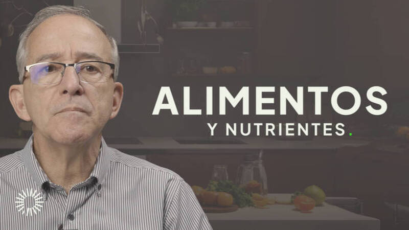 <p><big><strong>¿Qué encontrarás en esta serie?</strong></big></p>

<p>Adéntrate en un viaje fascinante por el mundo de la nutrición, donde descubrirás cómo los alimentos que eliges cada día son los ladrillos, el cemento y las vigas que construyen y mantienen tu cuerpo, tu hogar vital. Aprenderemos a descifrar las etiquetas, a combinar sabores y a nutrirnos de forma consciente para vivir con energía, salud y plenitud.</p>

<p><big><strong>Una historia para reflexionar:</strong></big></p>

<p>Imagina que tu cuerpo es una casa en construcción. Las proteínas son los ladrillos fuertes que forman tus músculos y órganos. Los carbohidratos son la energía solar que ilumina y calienta tu hogar. Las grasas son el aislante que te protege del frío y almacena reservas para el futuro. Las vitaminas y minerales son los detalles finales: las ventanas que dejan entrar la luz, las puertas que te conectan con el mundo y los colores que llenan de vida cada rincón.</p>

<p><big><strong>Preguntas clave:</strong></big></p>

<ul>
	<li>¿Conoces los materiales de construcción de tu propia casa?</li>
	<li>¿Estás eligiendo los alimentos adecuados para construir una estructura sólida y resistente?</li>
	<li>¿Cómo puedes asegurarte de que tu hogar interior esté siempre lleno de luz, calor y vitalidad?</li>
</ul>

<p><big><strong>¿Qué aprenderás en esta serie?</strong></big></p>

<ul>
	<li>Los pilares de la nutrición: Descubre los macronutrientes (proteínas, carbohidratos y grasas) y micronutrientes (vitaminas y minerales) esenciales para tu cuerpo.</li>
	<li>Alimentos clave para cada etapa de la vida: Aprende qué alimentos son cruciales para el crecimiento, el desarrollo, la energía y el envejecimiento saludable.</li>
	<li>Cómo leer etiquetas nutricionales: Descifra la información de los empaques y toma decisiones informadas en el supermercado.</li>
	<li>Construyendo un plato equilibrado: Combina alimentos de diferentes grupos para obtener todos los nutrientes que necesitas.</li>
	<li>La importancia de la hidratación: Entiende por qué el agua es vital para tu cuerpo y cómo mantenerte bien hidratado.</li>
	<li>Mitos y verdades sobre la alimentación: Desmontaremos creencias populares y te brindaremos información basada en evidencia científica.</li>
	<li>Nutrición y bienestar emocional: Explora la conexión entre lo que comes y cómo te sientes.</li>
</ul>

<p><big><strong>¡Únete a nosotros en este recorrido!</strong></big></p>

<p>Te invitamos a explorar esta serie de videos inspiradores, donde aprenderás a nutrirte con sabiduría y a construir un cuerpo sano y feliz, un hogar donde puedas vivir plenamente cada día. ¡Comencemos juntos esta aventura hacia una vida más saludable y consciente!</p>

<p> </p>