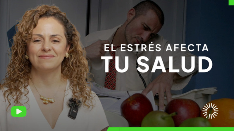 <p>¿Sabías que el estrés crónico puede afectar todo tu cuerpo?  Desde problemas digestivos y caída del cabello hasta ansiedad e inflamación, el estrés es un enemigo silencioso que puede sabotear tu bienestar.<br />
<br />
En este video descubrirás:<br />
 </p>

<ul>
	<li>Cómo el estrés impacta tu cuerpo y mente</li>
	<li> Señales de que el estrés está afectando tu salud sin que lo notes</li>
	<li> Estrategias efectivas para reducir el estrés y recuperar el equilibrio <br />
	<br />
	 No dejes que el estrés controle tu vida. Dale play y aprende a proteger tu salud con hábitos simples pero poderosos.</li>
</ul>