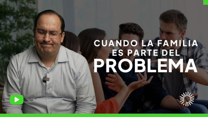 <p>A veces, el mayor desafío no está fuera, sino dentro de casa.  Sin darse cuenta, la familia puede alimentar heridas, repetir patrones dañinos y ser parte del problema en lugar de la solución. Pero, ¿cómo identificarlo y cambiarlo?<br />
<br />
En este video hablaremos de:<br />
 </p>

<ul>
	<li>Señales de una dinámica familiar tóxica.</li>
	<li> Cómo estas heridas impactan la vida adulta.</li>
	<li> Claves para romper ciclos y construir relaciones más sanas.<br />
	<br />
	No tienes que cargar con lo que no te pertenece.</li>
</ul>