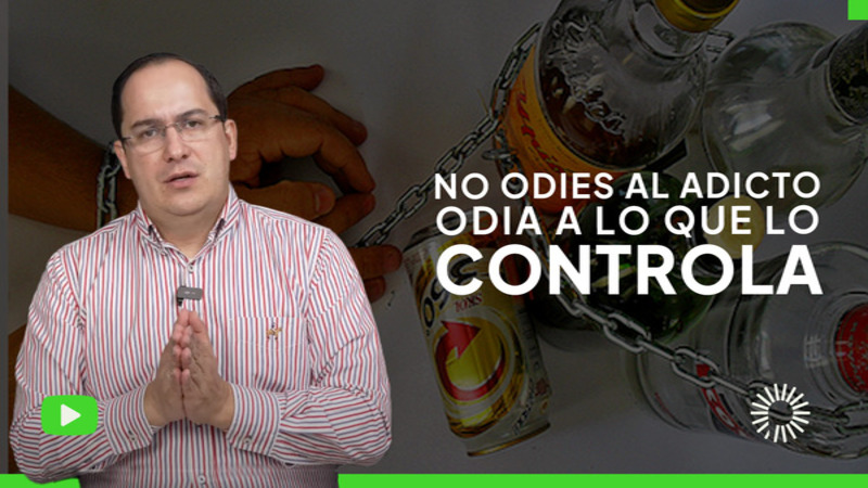 <p>Es fácil culpar al adicto, pero… ¿alguna vez te has preguntado qué lo tiene atrapado?  La verdadera lucha no es contra la persona, sino contra lo que la controla. Y si no cambiamos la forma de verlo, nunca encontraremos la solución.</p>

<ul>
	<li> En este video descubrirás:</li>
	<li>Cómo la culpa y el rechazo pueden hundir aún más a un adicto.</li>
	<li> El enemigo real detrás de la adicción y cómo enfrentarlo.</li>
	<li> Un cambio de mentalidad que puede marcar la diferencia en su recuperación.</li>
	<li> Lo que SÍ ayuda a liberar a alguien de esta trampa.</li>
</ul>

<p><br />
Si quieres dejar de sentir impotencia y empezar a generar un verdadero cambio, este video es para ti.</p>