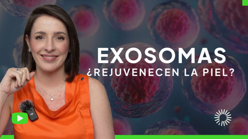 <p>Los exosomas están revolucionando la dermatología con su capacidad para regenerar y rejuvenecer la piel de manera natural. Pero, ¿qué son y cómo funcionan?<br />
<br />
¿Qué son los exosomas?<br />
Son pequeñas vesículas que contienen factores de crecimiento, proteínas y ARN que ayudan a reparar la piel desde adentro.</p>

<ul>
	<li> Beneficios en el rejuvenecimiento cutáneo:</li>
	<li>Estimulan la producción de colágeno y elastina – Mejorando firmeza y textura.</li>
	<li>Reducen inflamación y enrojecimiento – Ideales para piel sensible o dañada.</li>
	<li>Aceleran la regeneración celular – Favorecen la cicatrización y luminosidad.</li>
	<li>Resultados naturales y progresivos – Sin alterar la expresión facial.</li>
</ul>

<p><br />
¿Son el secreto de la piel joven? Descubre más en el video y consulta a un especialista.</p>